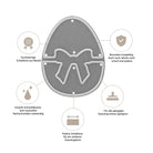Die "Stanzschablone: Osterei mit Schleife" von Stanzenshop.de ist eine metallische, eiförmige Schablone mit einer zentralen Schleife, fünf umgebenden Symbolen und einem deutschen Text, der die wichtigsten Merkmale von Osterstanzen hervorhebt.