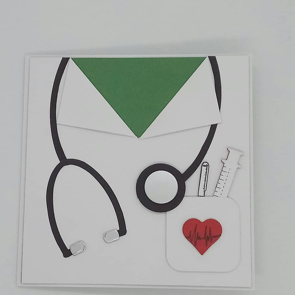 Eine Karte mit einer Stanzschablone Erste Hilfe Set, Pflaster, Spritze, Medikamente von Stanzenshop.de und Herz.