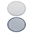 Zwei runde, gitterartig gemusterte Metallgitter von Stanzschablone: Blumenrand von Stanzenshop.de sind vor weißem Hintergrund abgebildet - oben ein silberfarbenes und unten ein schwarzes - ideal für Scrapbooking oder Bastelprojekte.