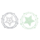 Links sind zwei sich überlappende kreisförmige Stanzschablonen zu sehen: Sternenkranz Stanzformen von Stanzenshop.de, mit einem passenden hellgrünen Papierausschnitt auf der rechten Seite - ideal für Bastelprojekte oder um Ihren Scrapbooking-Projekten ein festliches Flair zu verleihen.