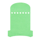 Der grüne "Stanzschablone: Umschlag mit Baum" von Stanzenshop.de hat ein rundes Top, geraden Boden und sieben kleine weiße Cutouts in einer Reihe - ideal für kreative Umschläge.