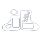 Stanzenshop.de's Stanzschablone: Stiefelumschlag plus zwei Blattstempel und ein Streifen sind auf Weiß abgebildet - ideal für Bastelprojekte Weihnachten oder zur Personalisierung von Geschenkverpackungen.