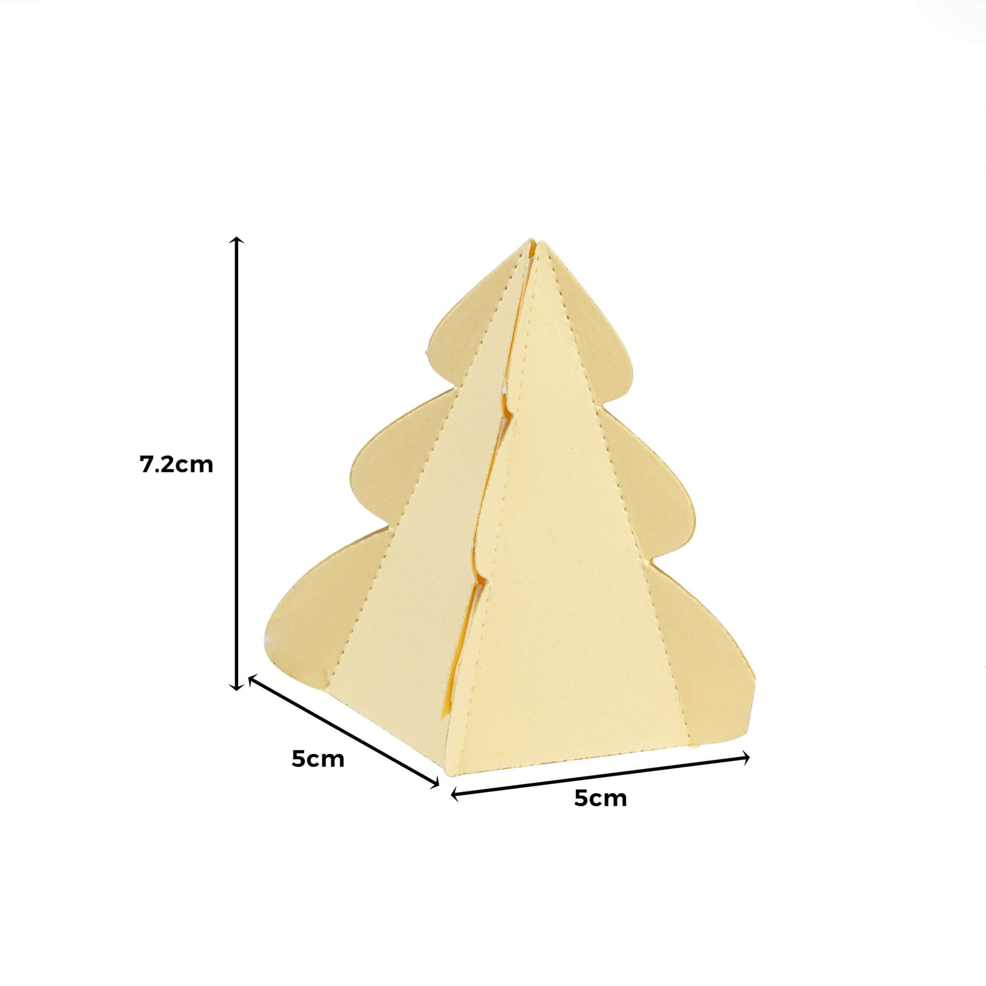 Ein kleines, beiges 3D-Baumobjekt mit abgesteppten Kanten (7,2 cm x 5 cm), ideal als kreative Weihnachtsverpackung, hergestellt mit der "Stanzschablone: Tannenbaumschachtel" von Stanzenshop.de.