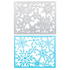 Die Stanzschablone: Schneekristalrahmen von Stanzenshop.de zeigt ein Schneeflocken-Rahmendesign über einem passenden blauen Papierausschnitt - ideal für Winterzauber Basteln und festliche Bastelprojekte.