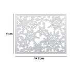 Die Stanzenshop.de Stanzschablone: Schneekristalrahmen ist eine rechteckige Metallstanze (11 x 14,2 cm) mit detaillierten Schneeflockenmotiven und Bemaßungslinien - ideal für Ihre Winterzauber Basteln Kreationen.