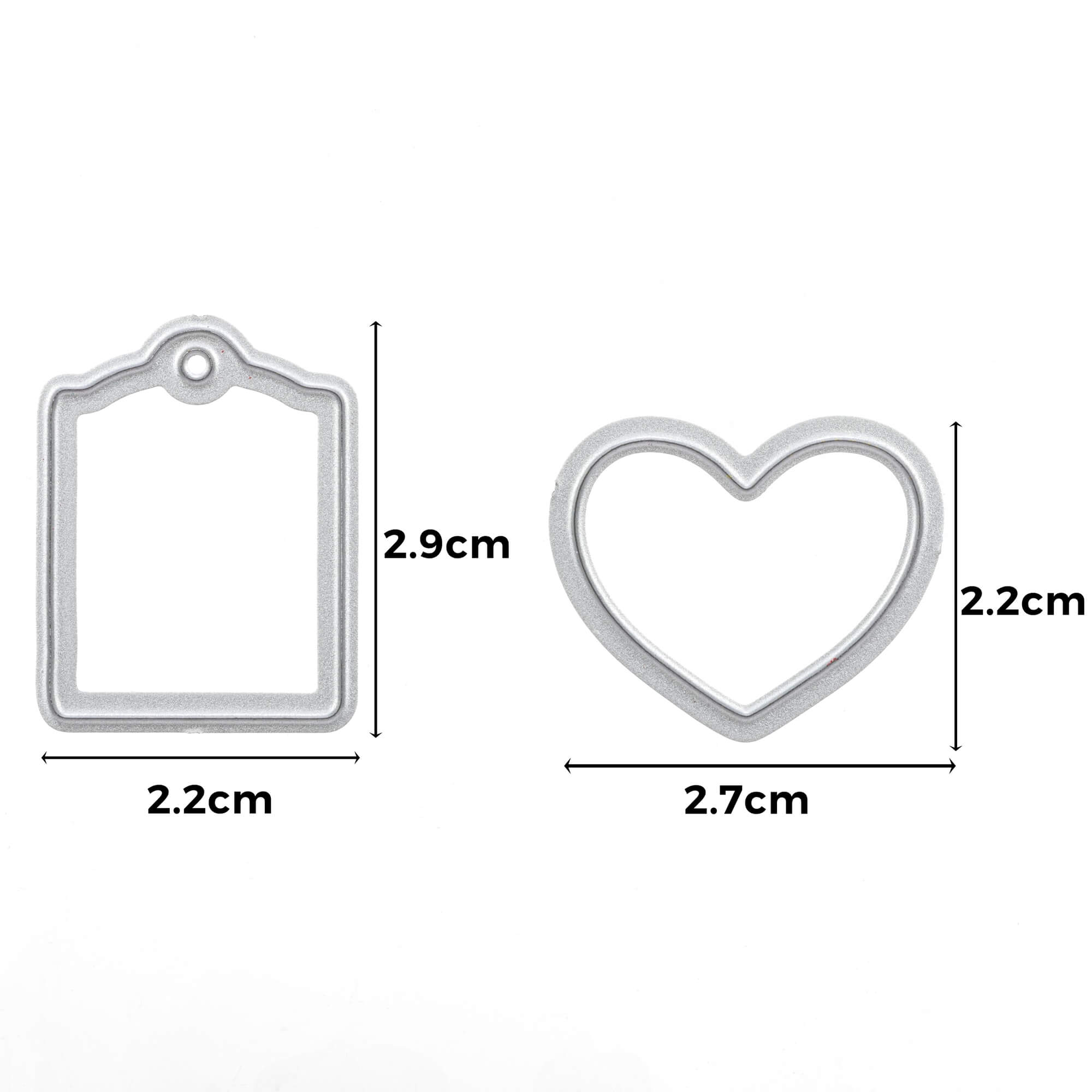 Stanzenshop.de Stanzschablone: Tassen-zwei silberne Metall-Die-Cuts (rechteckig 2,9x2,2cm & herzförmig 2,7x2,2cm)-ideal als Bastelzubehör für Tassen gestalten, mit Größenangaben abgebildet.