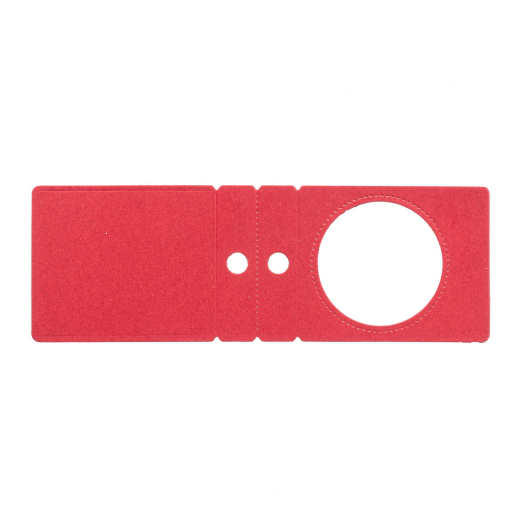 Eine rote Stanzschablone: Klappetikett einer CD-Hülle mit einem Loch in der Mitte, mit der Aufschrift Stanzenshop.de.