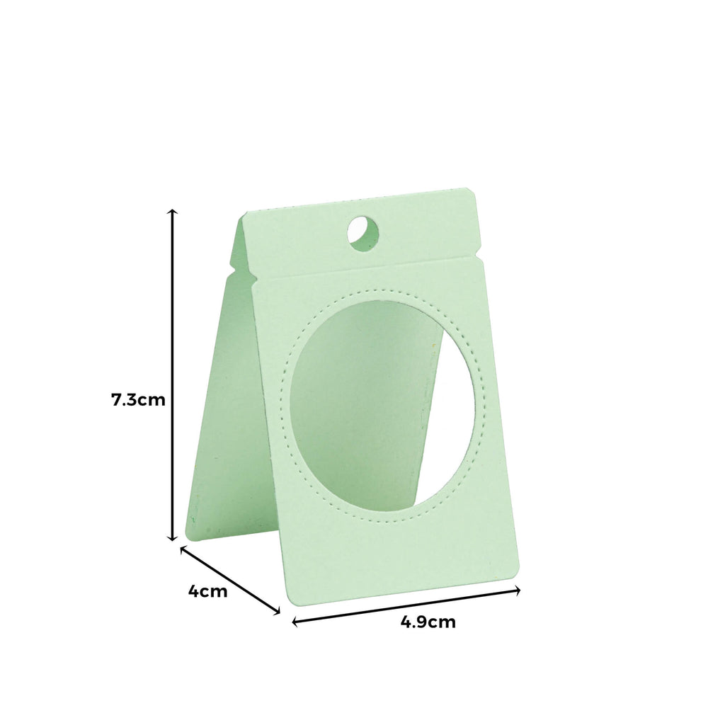 Eine grüne Stanzschablone: Klappetikettenhalter mit einem Loch in der Mitte, mit einem Etiketten-Design von Stanzenshop.de.