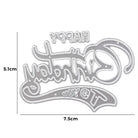 Die Stanzschablone "Happy Birthday" von Stanzenshop.de, 5,1 x 7,5 cm groß, aus Metall - ideal für Bastelzubehör oder um Geburtstagskarten zu gestalten - wird auf weißem Hintergrund gezeigt.