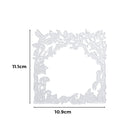 Die Stanzschablone Herbstwald von Stanzenshop.de ist eine quadratische Metallstanze mit Bäumen, Pflanzen und Pilzen - ideal zum Basteln im Herbst. Größe: 11,1 x 10,9 cm.