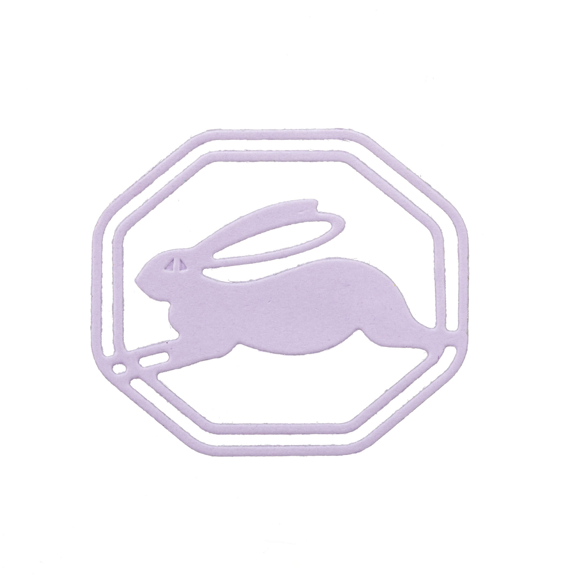 Ein lavendelfarbener Hasenumriss in einem achteckigen Rahmen auf Weiß, ideal als "Stanzschablone: Hase im Rahmen" von Stanzenshop.de für Osterdekorationen.