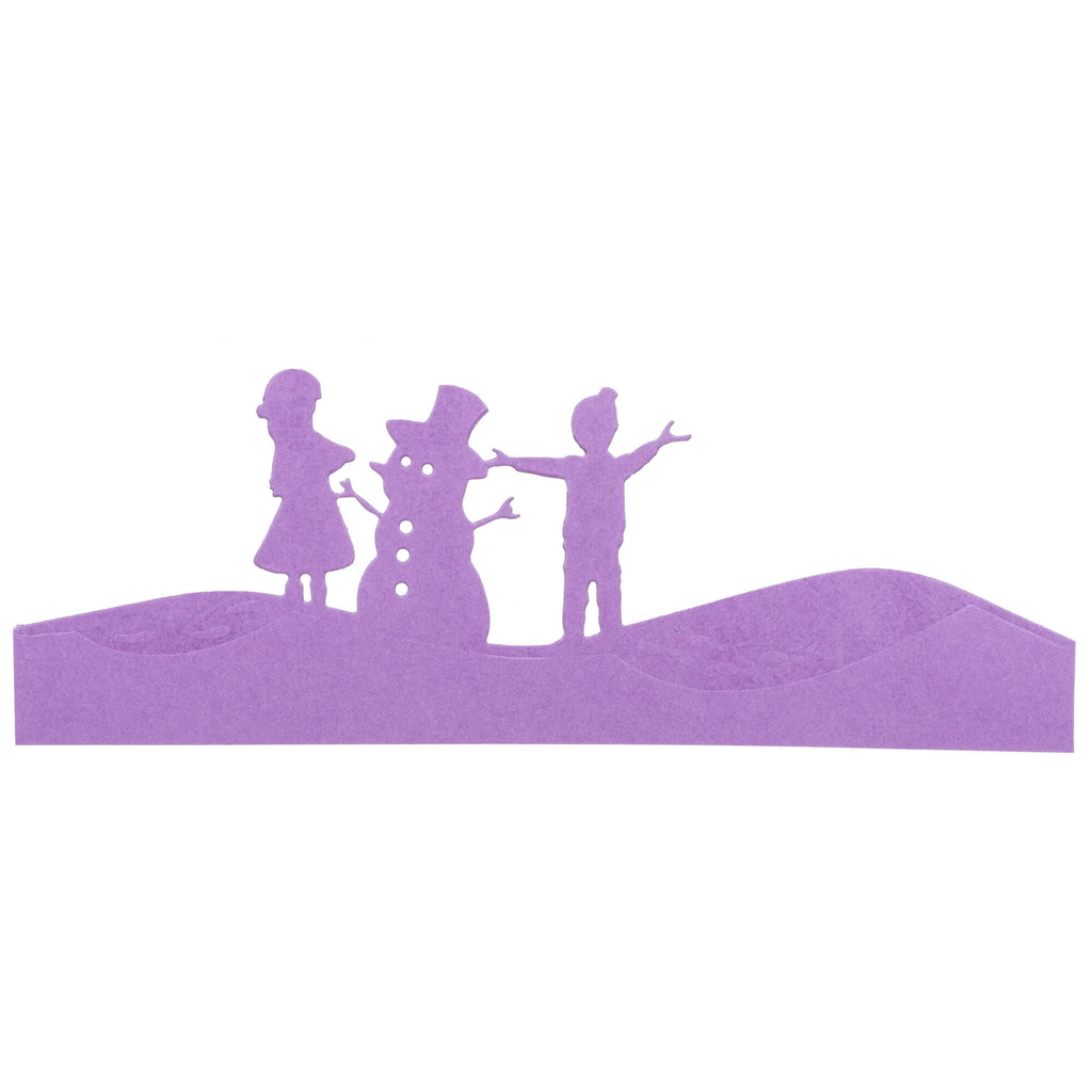 Ein lila Hintergrund mit der Silhouette eines Kindes und eines Schneemanns mit der Stanzschablone: Kinder mit Schneemann von Stanzenshop.de.