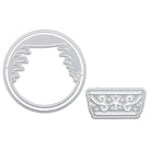 Die Stanzschablone: 3D Schneekugel mit Haus und Fuchs von Stanzenshop.de besteht aus einem silbernen, kreisförmigen, gewellten Rahmen und einem Rechteck mit Schneeflocken-Muster, ideal für einzigartige 3D Schneekugel-Bastelprojekte.