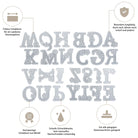 Silberne Metall Stanzschablone: Blumenalphabet von Stanzenshop.de, spiegelverkehrt dargestellt mit Icons für Haltbarkeit, saubere Schnitte und Stanzkompatibilität - perfekt für personalisierte Botschaften oder kreative Projekte.