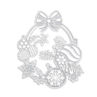 Die Stanzschablone: Weihnachtskugelkranz von Stanzenshop.de ist eine silberne Stanzform in Form eines festlichen Kranzes mit Ornamenten, Schneeflocken, Tannenzweigen und einer Schleife - perfekt für Ihre Weihnachtsdekoration.