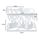 Die Stanzenshop.de Stanzschablone: Winterdorf mit Kirche ist eine silberne Stanzschablone mit Bäumen, Häusern und einer Kirche - ideal für Bastelprojekte. Die Maße sind in schwarzer Schrift angegeben.