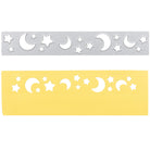 Die Stanzenshop.de Stanzschablone: Mond /Sterneband ist eine gestanzte Metallschablone mit Mond- und Sternformen, darüber ein gelber Streifen mit passenden Ausschnitten - ideal für Nachthimmel Bastelprojekte.