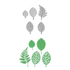 Die Stanzschablone Herbstliche Blätter von Stanzenshop.de enthält sechs Metallstanzen über passenden grünen Papierausschnitten - ideal für Deko, Scrapbooking und Collagen mit detaillierten Blattformen und Adermustern.