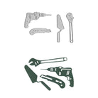 Das Stanzschablone Werkzeug-Set Cutter Messer Schraubenschlüssel Kelle von Stanzenshop.de verfügt über Metallformen eines Schraubenschlüssels, einer Kelle, eines Bohrers und eines Universalmessers - ideal für Männerkarten oder Heimwerkerprojekte.