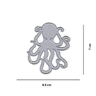 Die Stanzschablone Oktopus von Stanzenshop.de ist ein silbernes, 8,5 cm breites und 7 cm hohes Motiv - perfekt für maritime DIY-Projekte und kreative Meereswelten.