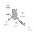 Eine Stanzschablone Eule auf Ast von Stanzenshop.de steht im Mittelpunkt, umgeben von vier Icons für Präzision, scharfe Kante, Langlebigkeit und Kompatibilität mit Standard-Stanzmaschinen-perfekt für Naturliebhaber und kreative Bastelprojekte.