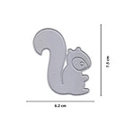 Die "Stanzschablone Eichhörnchen mit buschigem Schwanz" von Stanzenshop.de ist ein Metallstempel, 7,5 cm hoch und 6,2 cm breit mit Pfeilindikatoren - ideal für Scrapbooking und Bastelideen.