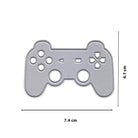 Die Stanzschablone Gaming Controller von Stanzenshop.de ist ein metallischer Gaming-Controller in Form eines Würfels mit den Maßen 7,4 cm x 4,7 cm - ideal für Gamer-Geburtstage-Dekorationen oder Partygeschenke.