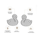 Zwei Stanzschablonen Schwäne mit Herzmotiv von Stanzenshop.de-Metallschablonen in Schwanenform mit Herzausschnitten, deutschen Texten und Symbolen, die sich durch Präzision, Haltbarkeit und scharfe Schnittkanten auszeichnen - ideal für kreative DIY-Projekte.