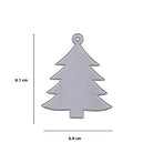 Die Stanzschablone großer Tannenbaumanhänger von Stanzenshop.de ist ein flacher, grauer Tannenbaumanhänger (8,1 x 6,9 cm) mit einem Loch oben - ideal als Geschenkanhänger für festliche Geschenke.