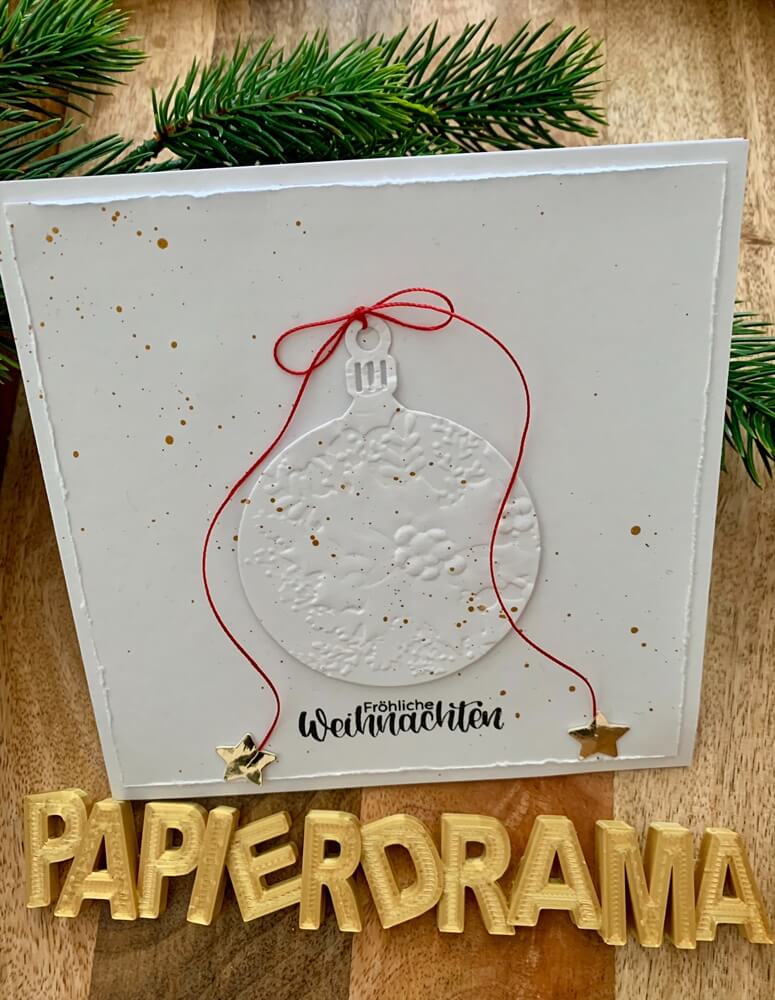 Inspiration Stanzschablone Weihnachtskugel mit Aufhänger