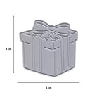 Die Stanzschablone Geschenk mit Schleife von Stanzenshop.de stanzt ein 6 x 6 cm großes Geschenk mit geprägter Schleife - ideal für Deko oder Bastelprojekte.