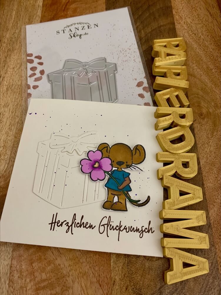 Inspiration Stanzschablone Geschenk mit Schleife