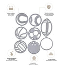 Das Stanzenshop.de Stanzschablone Sportbälle Set enthält neun Metallschablonen von runden Bällen und Sportgeräten, ideal für sportliche Karten und kreative Projekte. Der deutsche Text auf der Verpackung hebt ihre einzigartigen Eigenschaften hervor.