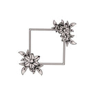 Der Embossing Folder - Blumenrahmen für deine Karten von Stanzenshop.de zeigt einen schlichten quadratischen Blumenrahmen mit Verzierungen in der linken unteren und rechten oberen Ecke, ideal für Grußkarten oder Embossing-Motive auf weißem Hintergrund.