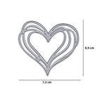 Die Stanzschablone Herz im Linien-Look von Stanzenshop.de ist 7,2 cm breit und 6,5 cm hoch - perfekt für Hochzeitseinladungen oder Valentinskarten. Das silberne Metall-Design zeigt ein offenes, mehrlagiges Herzmotiv.