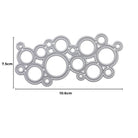 Die "Stanzschablone Mehrere Kreise aneinander" von Stanzenshop.de ist eine silberne Stanzform mit ineinandergreifenden Kreisen in verschiedenen Größen, ideal zum Basteln oder Scrapbooking. Größe: 10,6 cm x 7,5 cm.