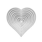 Ein Set von zehn verschachtelten, silbermetallicfarbenen Herzformen mit gepunkteten Umrissen auf Weiß - ideal zum Basteln oder Scrapbooking mit der Stanzschablone: Zehn Herzen in verschiedenen Größen von Stanzenshop.de.