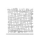 Die Stanzschablone Gittermuster von Stanzenshop.de ist ein silberner Untersetzer aus Metall mit einem abstrakten Design aus sich kreuzenden Linien - ideal für moderne Scrapbooking- oder Kartenbastelprojekte. Der dünne horizontale Sockel verleiht ihm einen eleganten Stil.