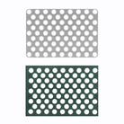 Die Stanzschablone: Platte mit kleinen Löchern von Stanzenshop.de enthält zwei rechteckige Platten (grau und dunkelgrün) mit gleichmäßig verteilten kreisförmigen Löchern in einem Raster, abgebildet auf einem sauberen weißen Hintergrund - ideal für Scrapbooking- oder Bastelprojekte.