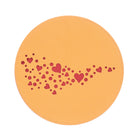 Die Stanzschablone Welle aus Herzen von Stanzenshop.de ist ein runder, orangefarbener Untersetzer mit roten Herzausschnitten - ideal zum Basteln oder für Scrapbooking-Projekte.
