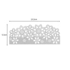 Die Stanzschablone Rand mit Blumen von Stanzenshop.de ist eine 13,2 x 5,3 cm große, gestanzte Metallschablone mit einem komplizierten Blumenmuster, ideal für Karten und Scrapbooking-Projekte.