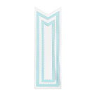 Ein weißes rechteckiges Lesezeichen mit spitzer Spitze und doppelter hellblauer Stickerei - ideal für Scrapbooking oder in Kombination mit der Stanzschablone Fünf lange Wimpel von Stanzenshop.de.