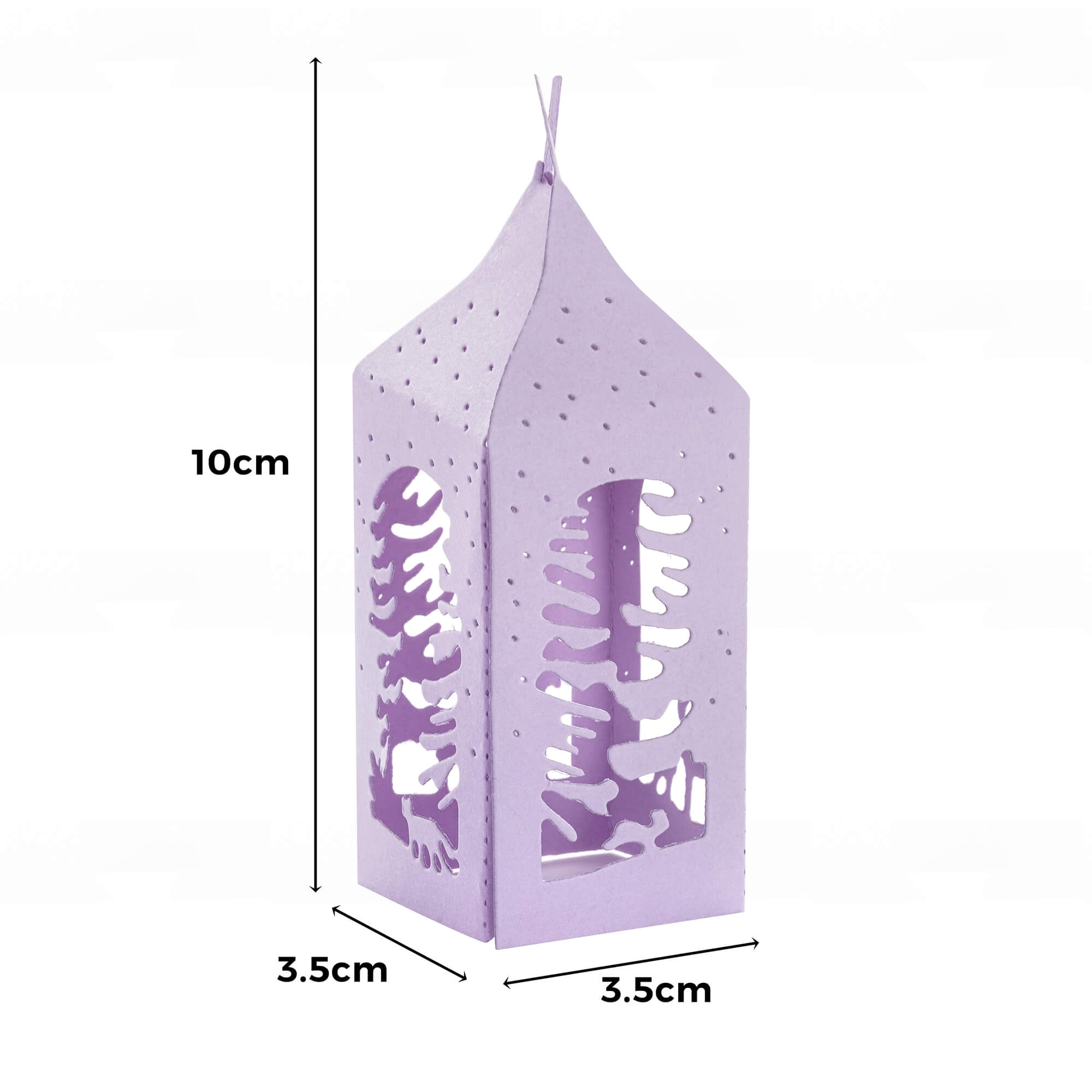Lila Papierlaterne mit ausgeschnittenen Motiven, hergestellt mit Stanzschablone: Aufsteller mit Wintermotiven von Stanzenshop.de, 10 cm hoch und 3,5 cm breit/tief; perfekt für festliche Stanzen Basteln Projekte und vor weißem Hintergrund.