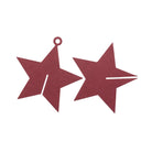 Set mit zwei kastanienbraunen Papiersternen für winterliche Bastelarbeiten: einer mit oberem Loch und Mittelschlitz, einer mit nur einem horizontalen Schlitz - ideal zum Basteln von festlichen 3D-Sternen mit der Stanzschablone 3D Stern von Stanzenshop.de.