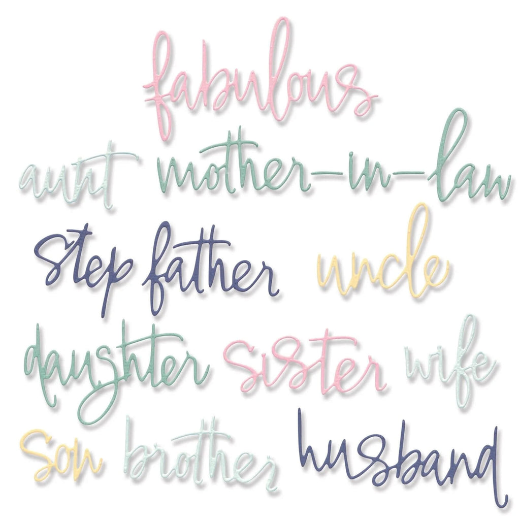 Das Sizzix • Thinlits Stanzset Fabulous Family Names von Debi Potter in verschiedenen Farben, mit einem handgeschriebenen Thinlits-Stanzset.
