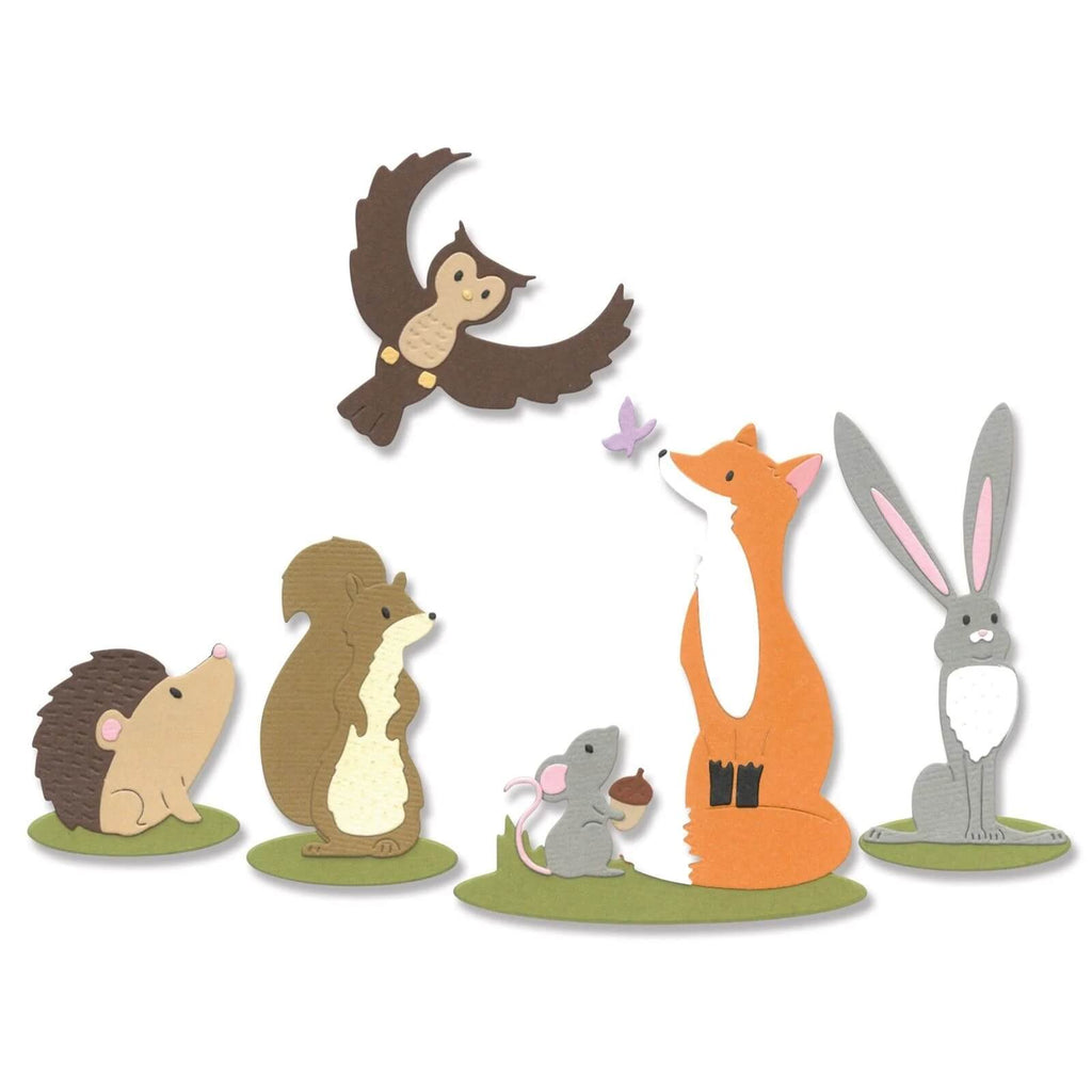 Füchse und Eulen vereinen sich in einem bezaubernden Märchenbuch mit atemberaubenden Papierkunstwerken dieser faszinierenden Tiere. Das Sizzix • Thinlits Die Set Forest Animals #1 von Josh Griffiths präsentiert die bezaubernde Welt der Füchse und Eulen mit seinen fesselnden Illustrationen.