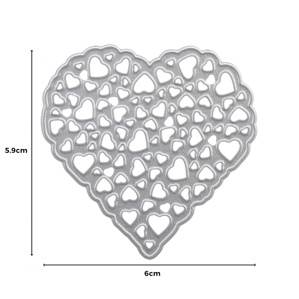Ein Bild einer herzförmigen Stanze mit Maßangaben, hergestellt mit der Stanzschablone Großes Herz mit kleinen inneren Herzen von Stanzenshop.de.