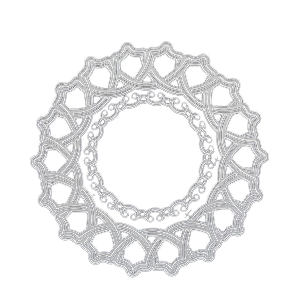 Eine kreisförmige Stanze mit einem aufwendigen Design auf weißem Hintergrund aus der Stanzschablone: Ringe mit Muster in drei Größen, verkauft von Stanzenshop.de.