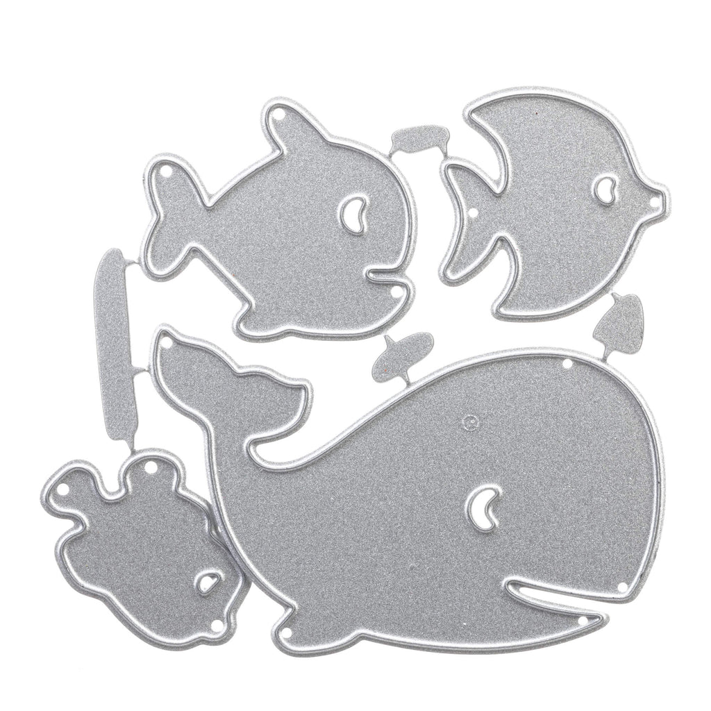 Eine Sammlung von Stanzschablonen Wal und drei Fische aus Metall mit Fischausschnitten auf weißem Hintergrund von Stanzenshop.de.