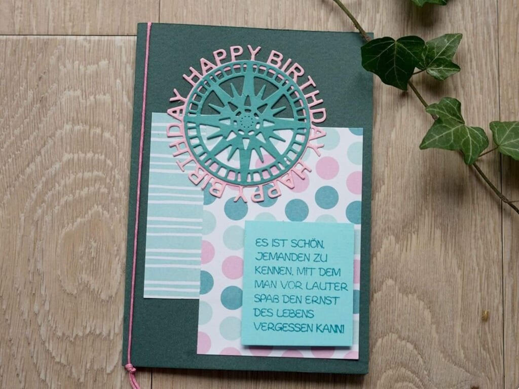 Eine fröhliche Geburtstagskarte mit Punkten und passend zur Stanzschablone Kompass von Stanzenshop.de.